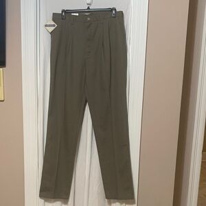 Wrangler Rialto Men's Olive Dress Chino Pants
36 X 36 NWT
